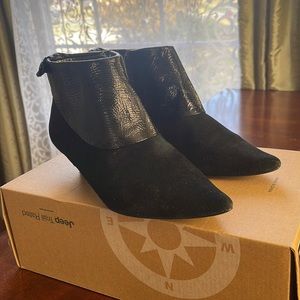 Kitten heel cute BCBG booties